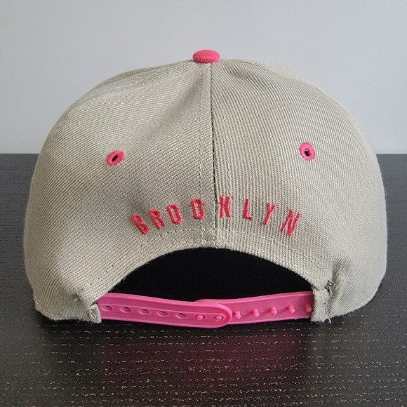 T&T BROOKLYN Snapback Baseball Cap in Gray and Pink - Picture 5 of 10